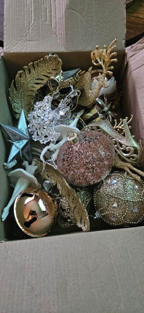 CHRISTMAS DECORATIONS 