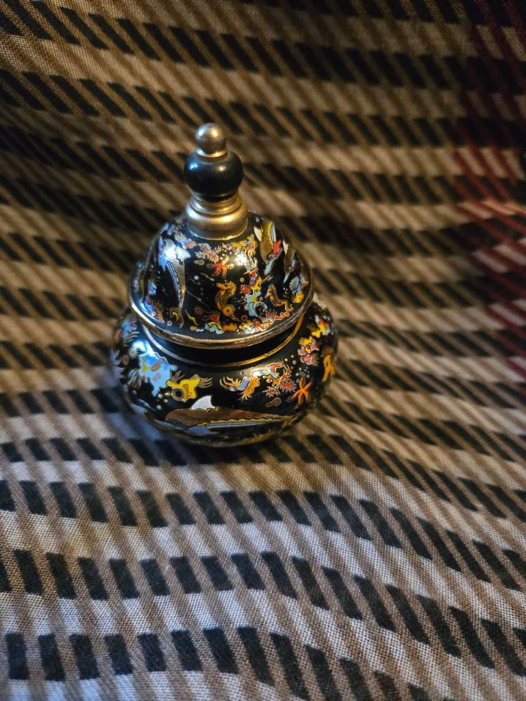 Decorative Oriental Style Trinket Pot