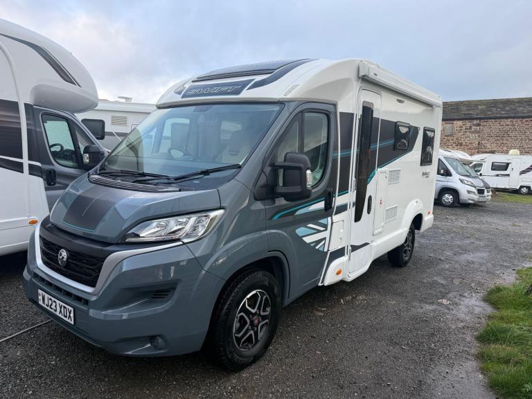 2023 - Swift Select C404 - 2.3ltr - 2500 Miles - 4 Berth / 4 Belts 