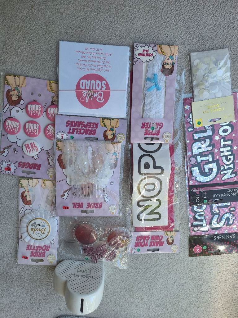 Various hen party accessories 