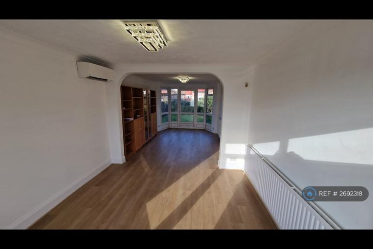 4 bedroom house in Blackwell Gardens, Edgware, HA8 (4 bed) (#2692318)