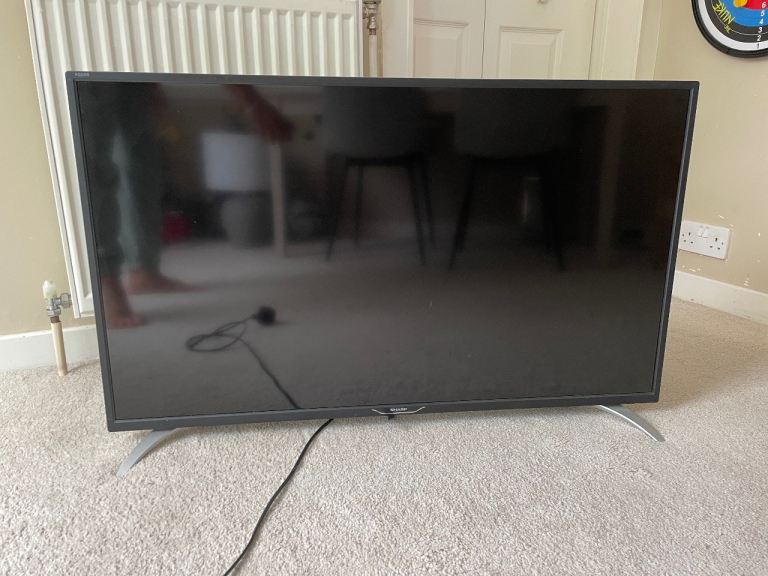 Sharp 40-inch LCD Smart TV LC-40CFE6241K – Good Condition