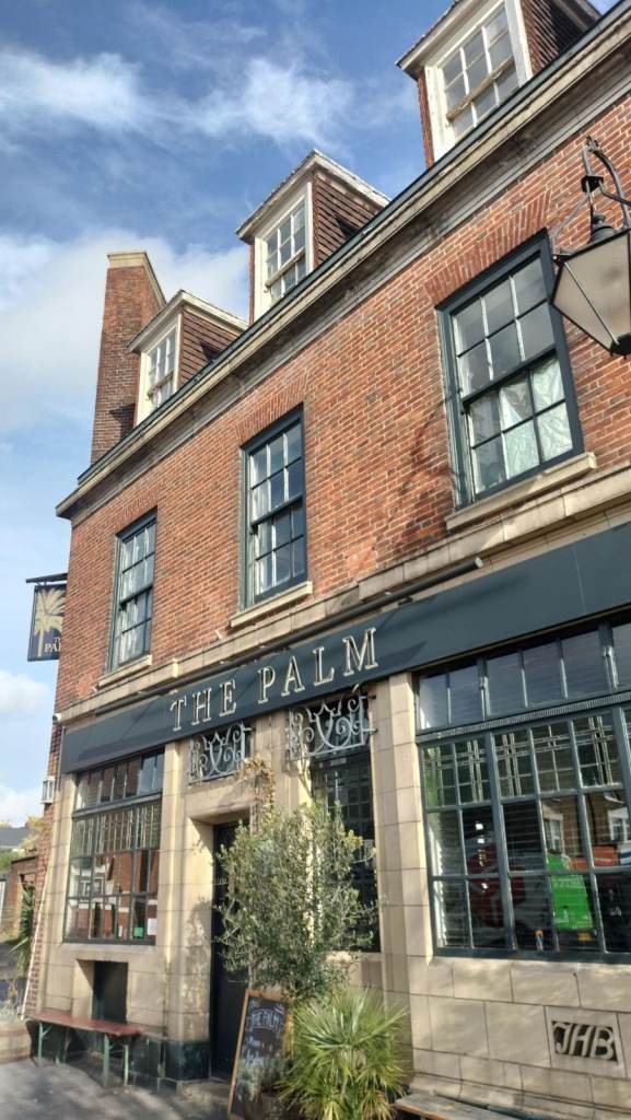 N15 - Large bright studio apartment above The Palm in vibrant Philip Lane