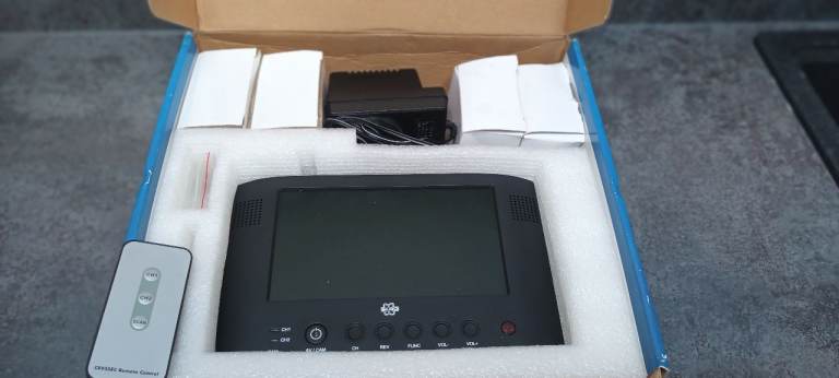 Home Surveillance system with Monitor and Remote Control – Boxed
