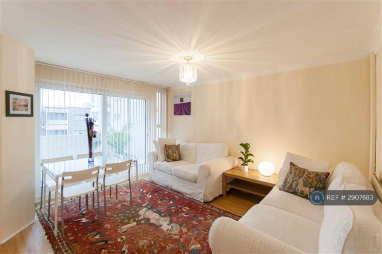 3 bedroom flat in Bloomsbury Close, London, W5 (3 bed) (#2907683)