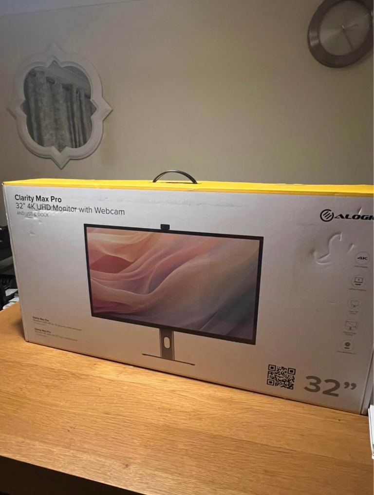 Alogic Clarity 32” 4K UHD monitor with webcam