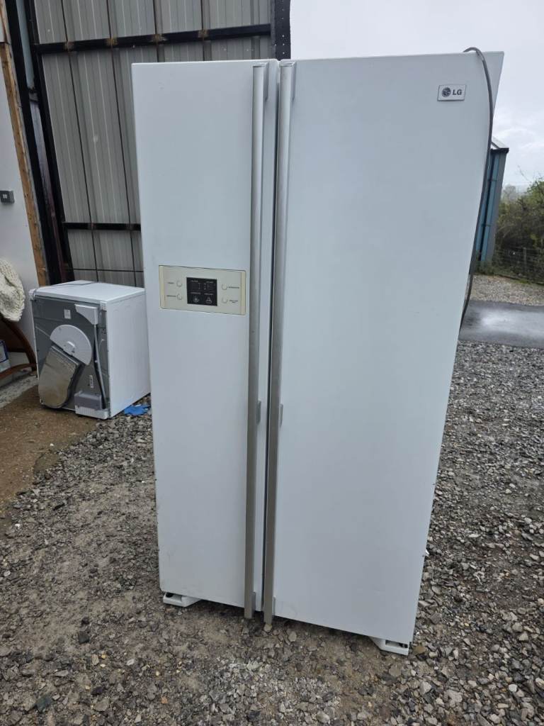 LG American fridge freezer ( excellent working condition)