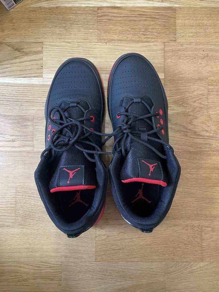 Jordan Max Aura Size 8.5 in excellent condition, Can post anywhere in UK