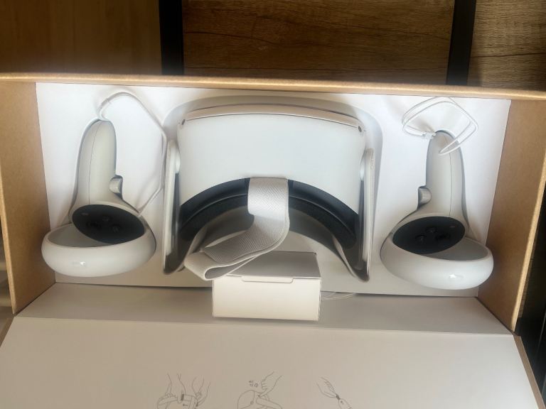 Oculus Quest 2 VR Headset 