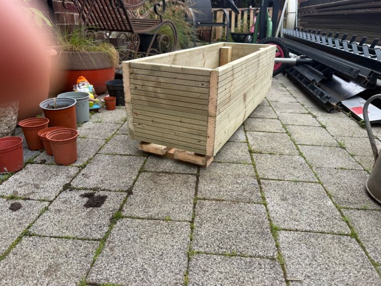 Large Wooden Planter Box 900mm x 250mm –  Unused