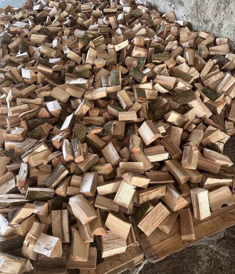 Hardwood Fire Wood Logs Fully Seasoned & Dried Ready to Burn Firewood for Sale Free Delivery