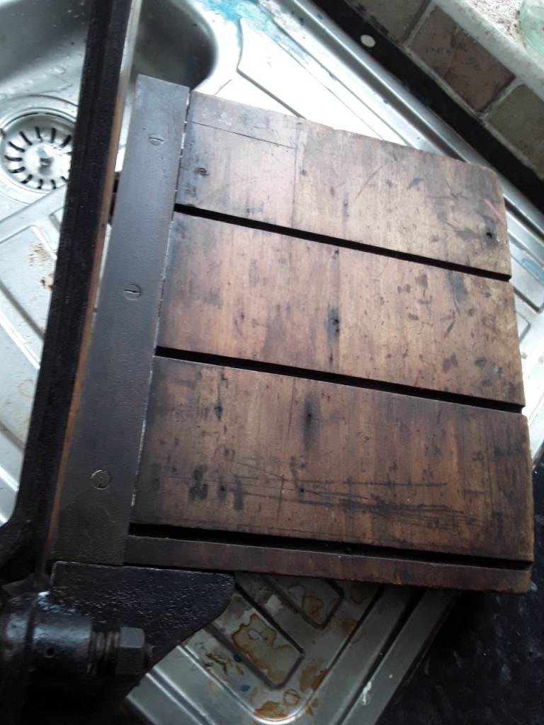 Card cutting giulotene over 100 years old ! 