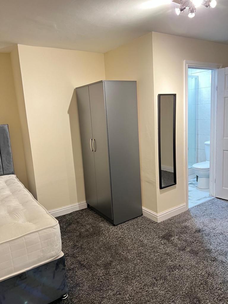 1 Bedroom share Accommodation all bills included.