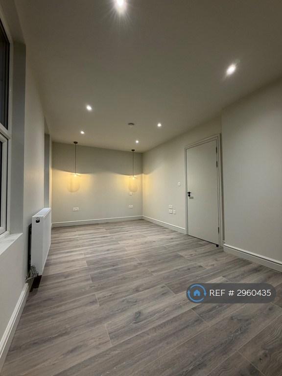 2 bedroom flat in Brooke Road, London, N16 (2 bed) (#2960435)