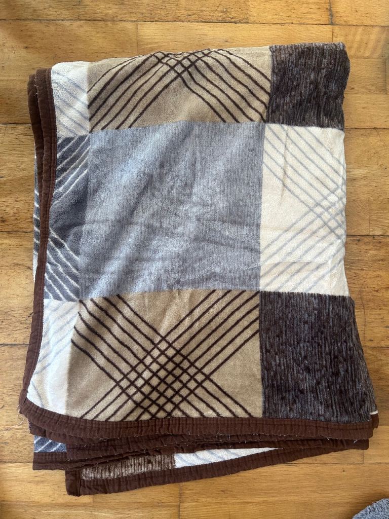 Cosy Plaid Blanket - Good Condition