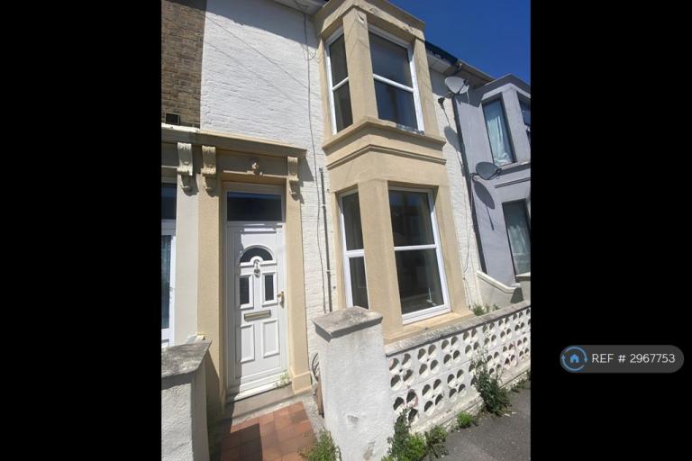 3 bedroom house in Alma Road, Sheerness, ME12 (3 bed) (#2967753)
