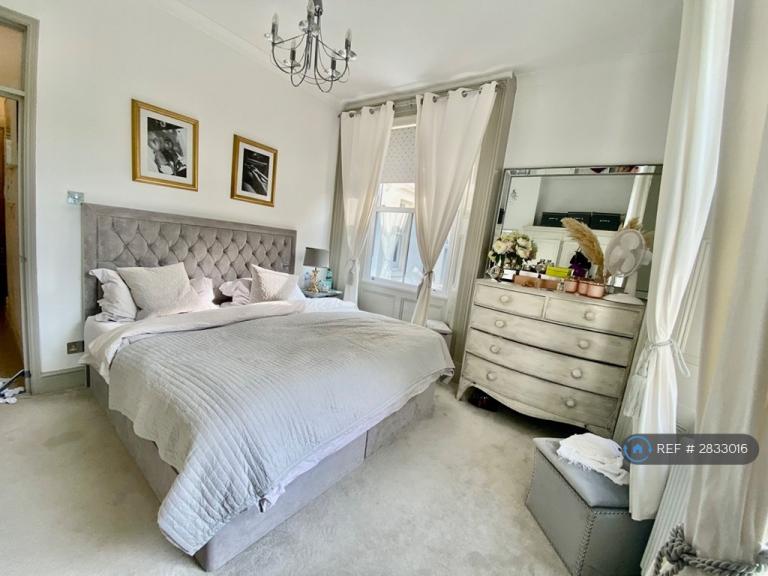 2 bedroom flat in Whitehorse Lane, London, SE25 (2 bed) (#2833016)