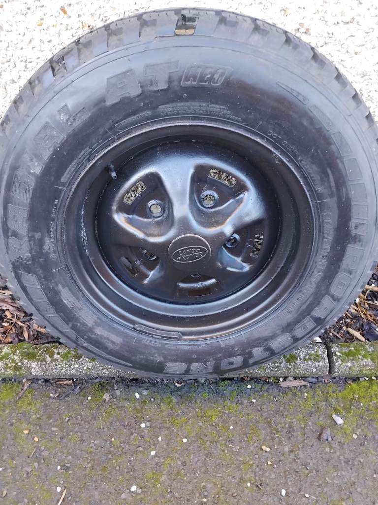 1 landrover wheel with great tyre