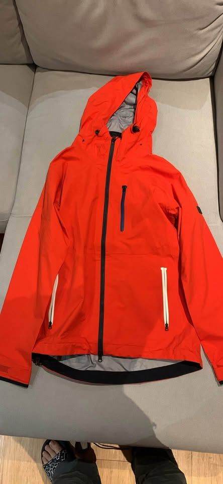 Aigle jacket size S Red