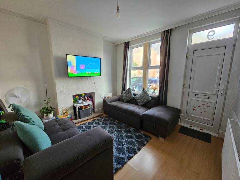 3 bedrooms house for rent 