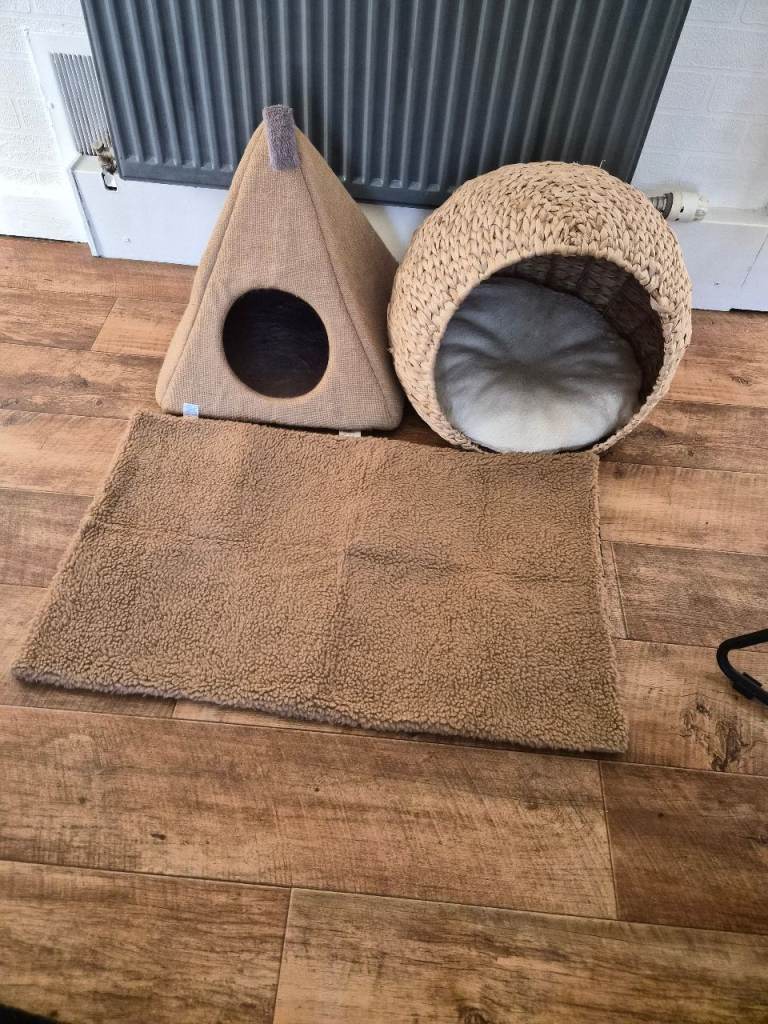 ×2cat cave with warm sheet