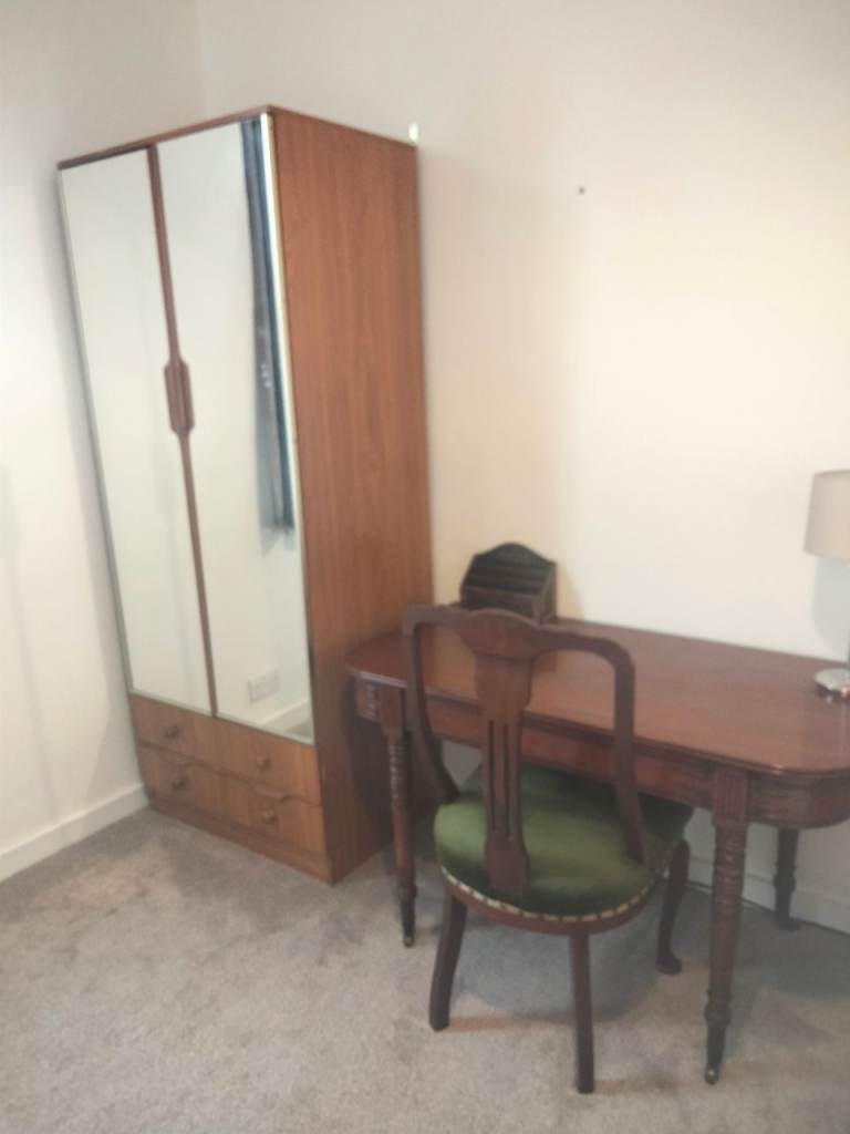 Shipley - double room for female 
