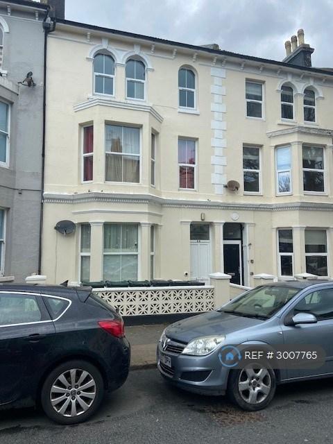 2 bedroom flat in Pevensey Road, Eastbourne, BN22 (2 bed) (#3007765)