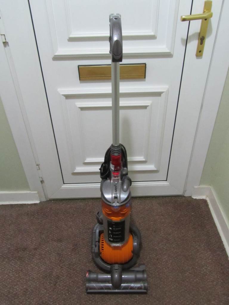 Dyson DC 24 Vacuum Cleaner £35