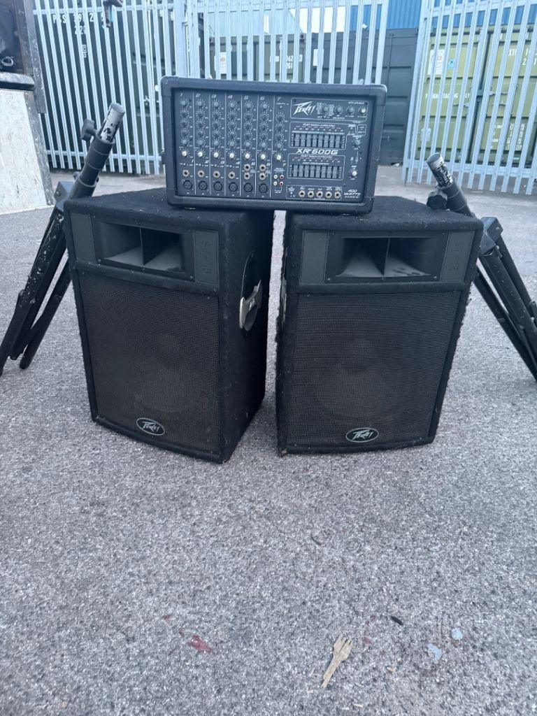 The pair of Peavey ST-15 passive PA loudspeakers comes with 80HM stands and amplifier