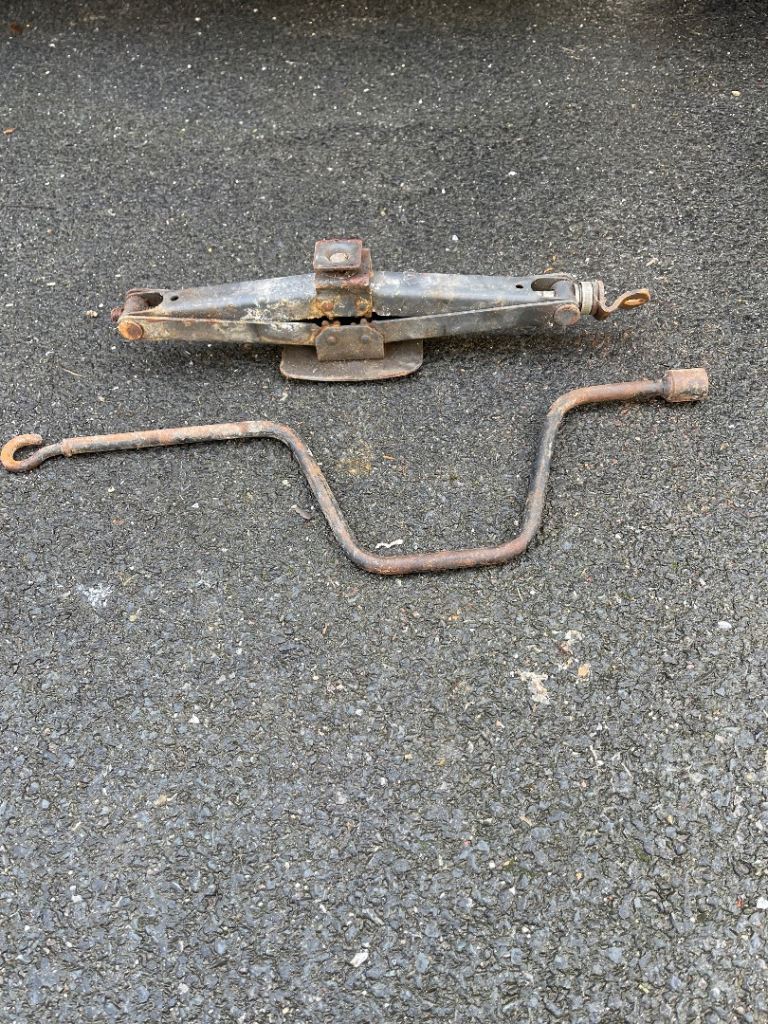 Car jack £5