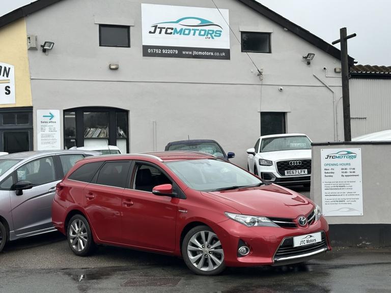 TOYOTA AURIS 1.8 VVTi Hybrid Excel 5dr CVT Auto, Red, Petrol + Great History