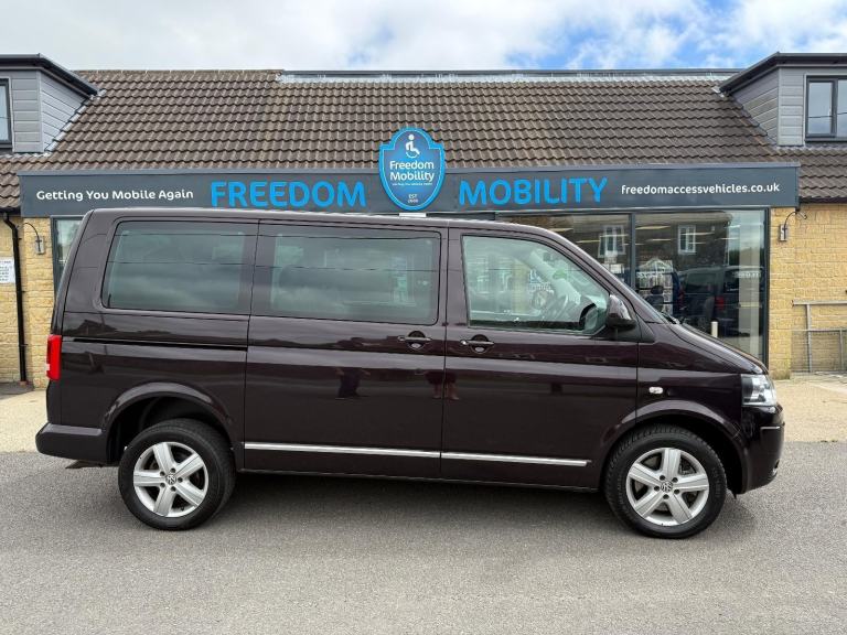 2014 Volkswagen Caravelle (2.0L Diesel Automatic)- Wheelchair Accessible Vehicle
