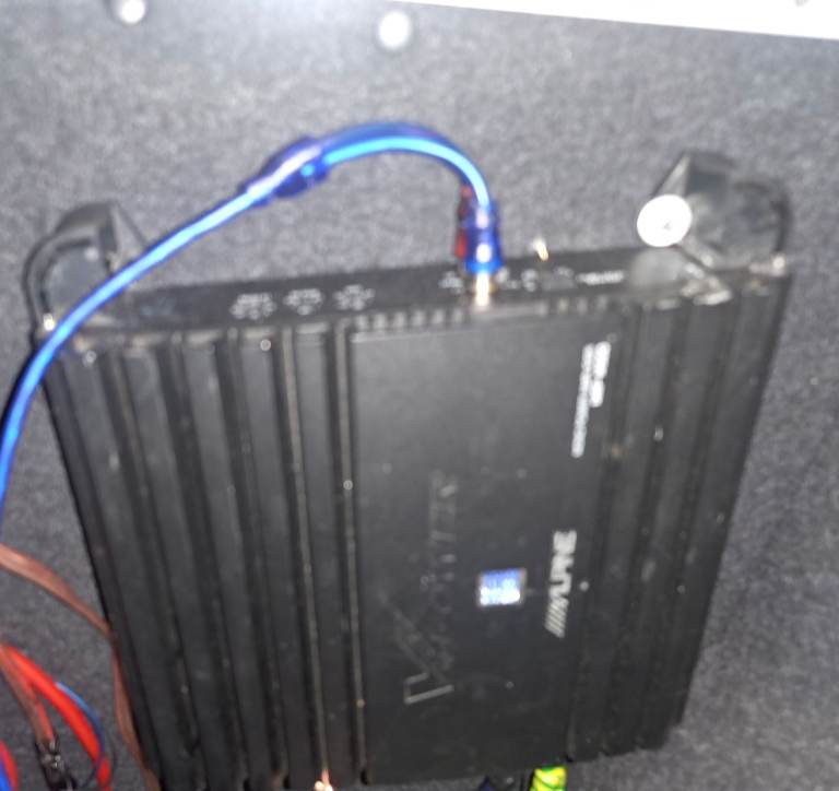 Alpine V12 Car Amplifier - 500w rms at 2 ohm