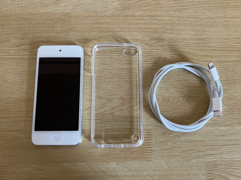 Apple iPod Touch 7th Gen Silver 256GB with Clear Case & Cable