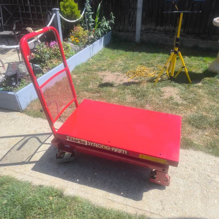 Clarkes Strong Arm 500kg Hydraulic Table