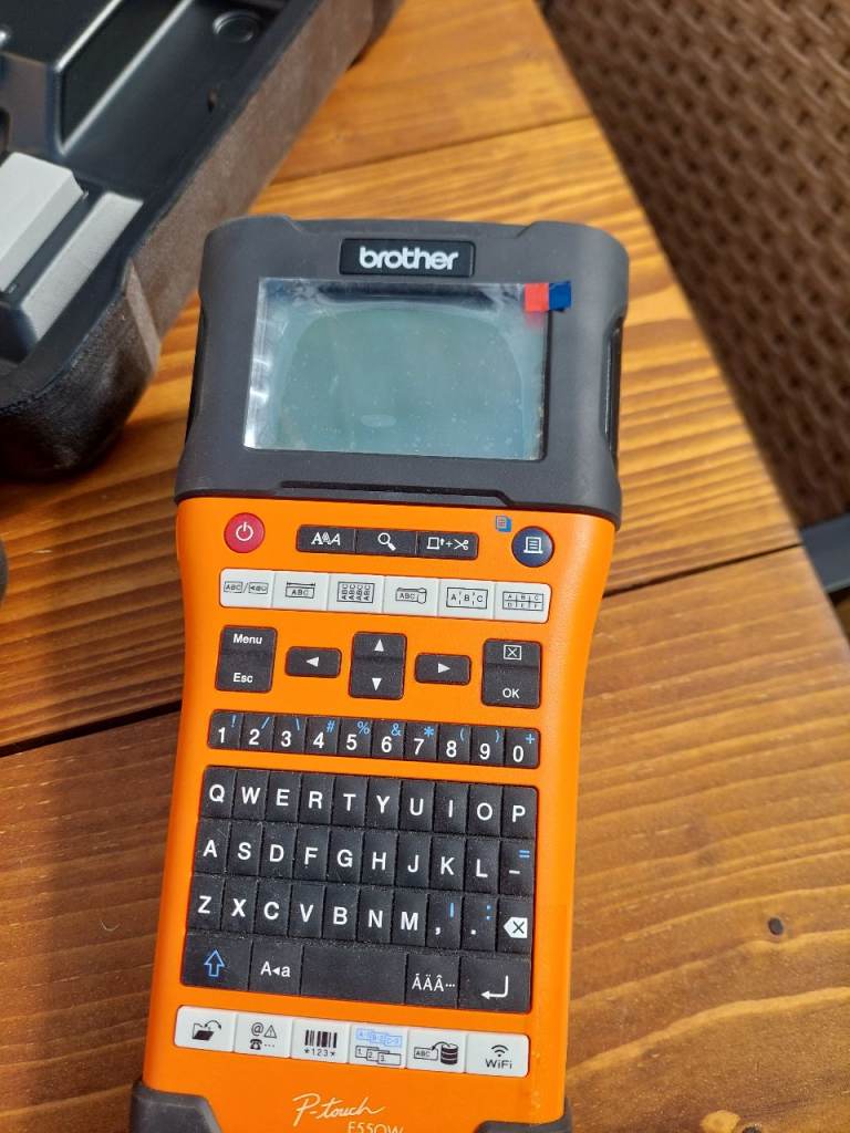 NEW BROTHER PT-E550WVP HAND-HELD LABEL PRINTER