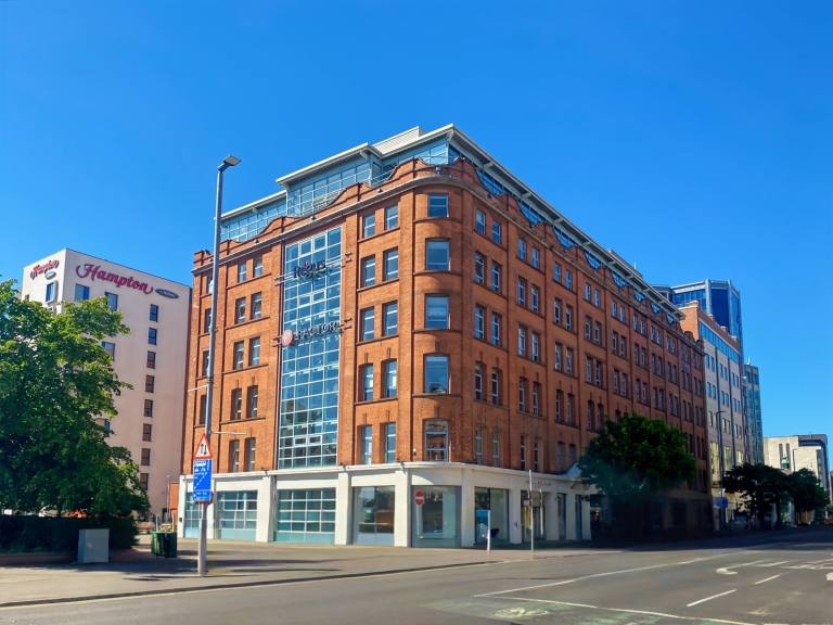 Belfast - BT2 7SL \ Office Space for Rent with 2 Desks
