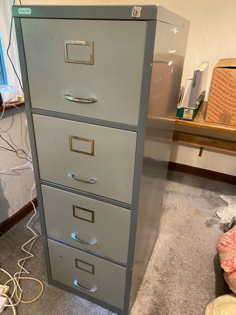 Metal filing cabinet - 4 drawers