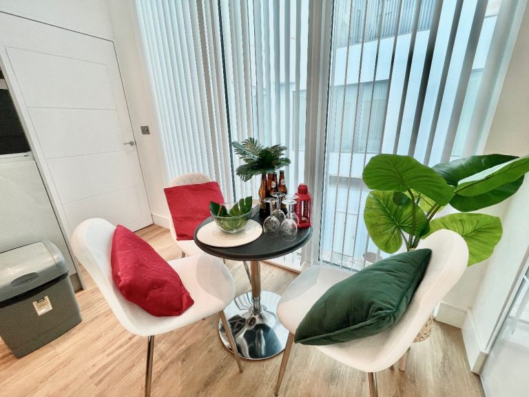 Beautiful New Built apartment near tube station in Ealing area