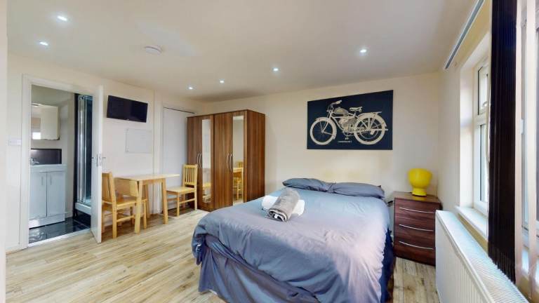 Furnished Spacious Studio Flat To Rent In Willesden, NW2 5SX | Bills included 