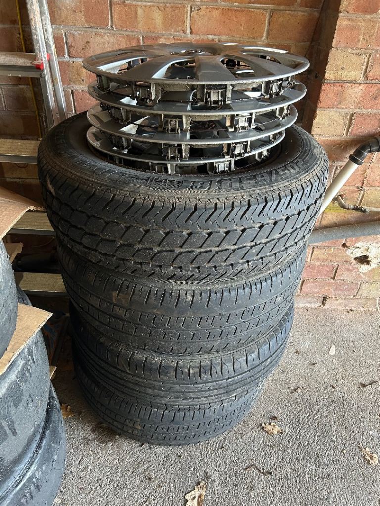 Full set of Vauxhall Vivaro wheels and trims