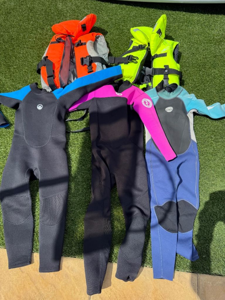 Kids Wetsuits and Buoyancy Aids – Good Condition