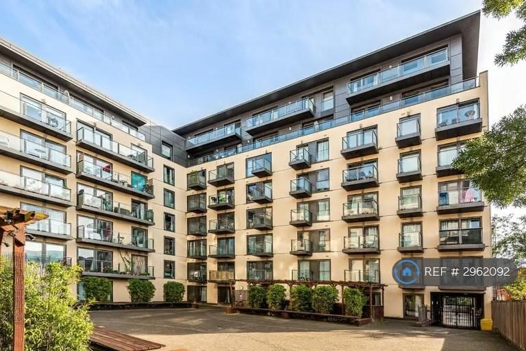2 bedroom flat in High Street, Slough, SL1 (2 bed) (#2962092)