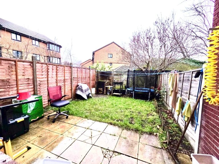 3 bed house in Beckton E6 