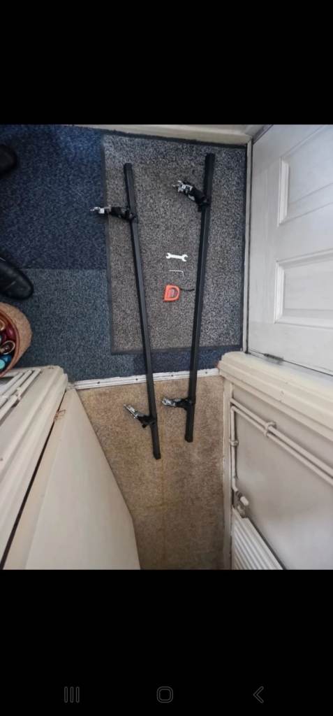 UNIVERSAL  CAR ROOF BARS FOR CARS WITH RAIN GUTTERS