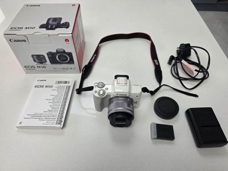 Canon EOS M50 in white