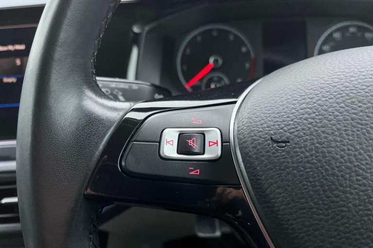 2021 Volkswagen Polo 1.0 EVO 80 Beats 5dr - APPLE CAR PLAY, FULLY SERVICED, LOW INSURANCE Manual ...