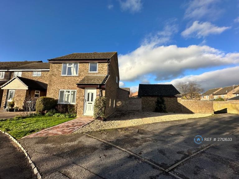 3 bedroom house in Oakfield Road, Carterton, OX18 (3 bed) (#2712633)