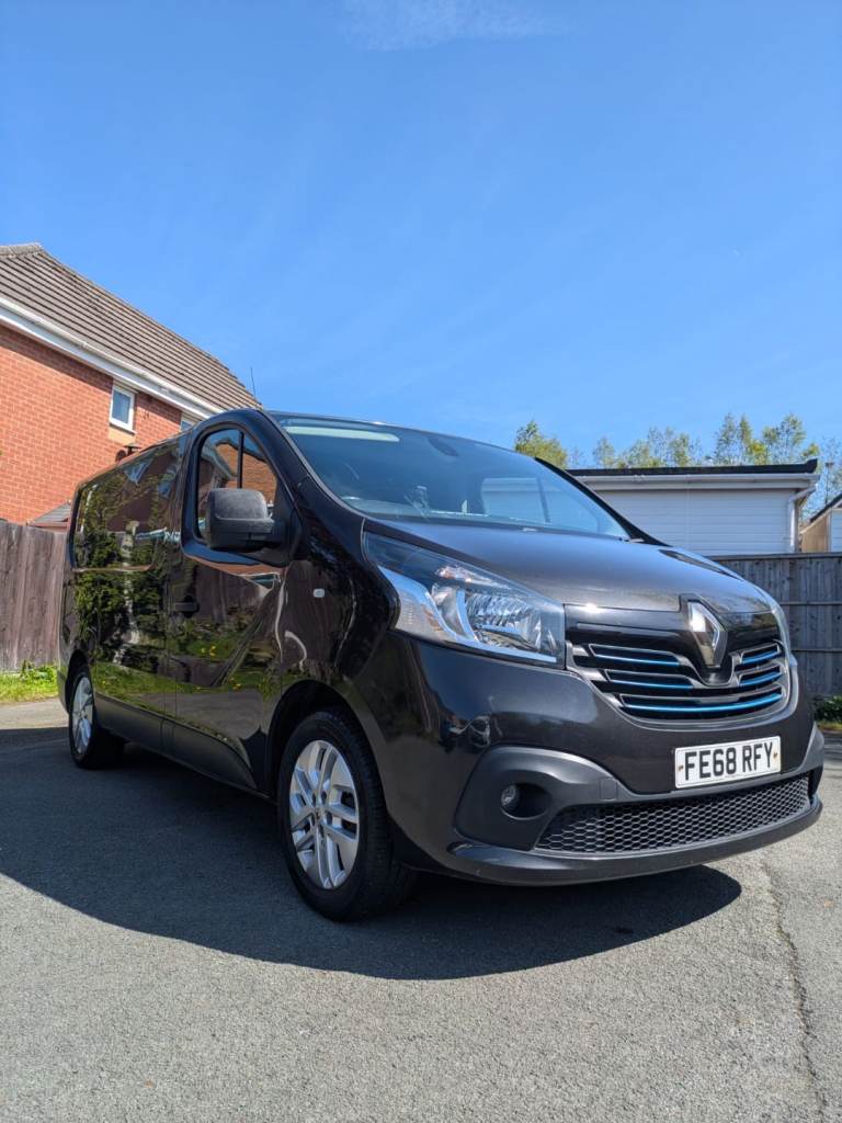 Renault trafic sportive black sat nav 2018 one owner no vat