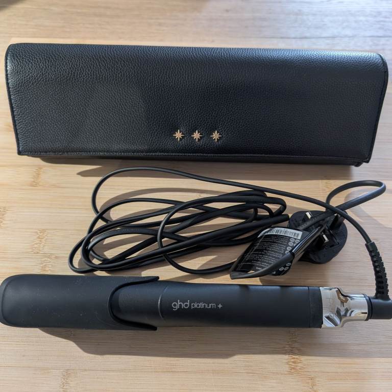 GHD PLATINUM+ HAIR STRAIGHTENER 26MM PLATE BLACK (MODEL S8T262) +  STORAGE BAG